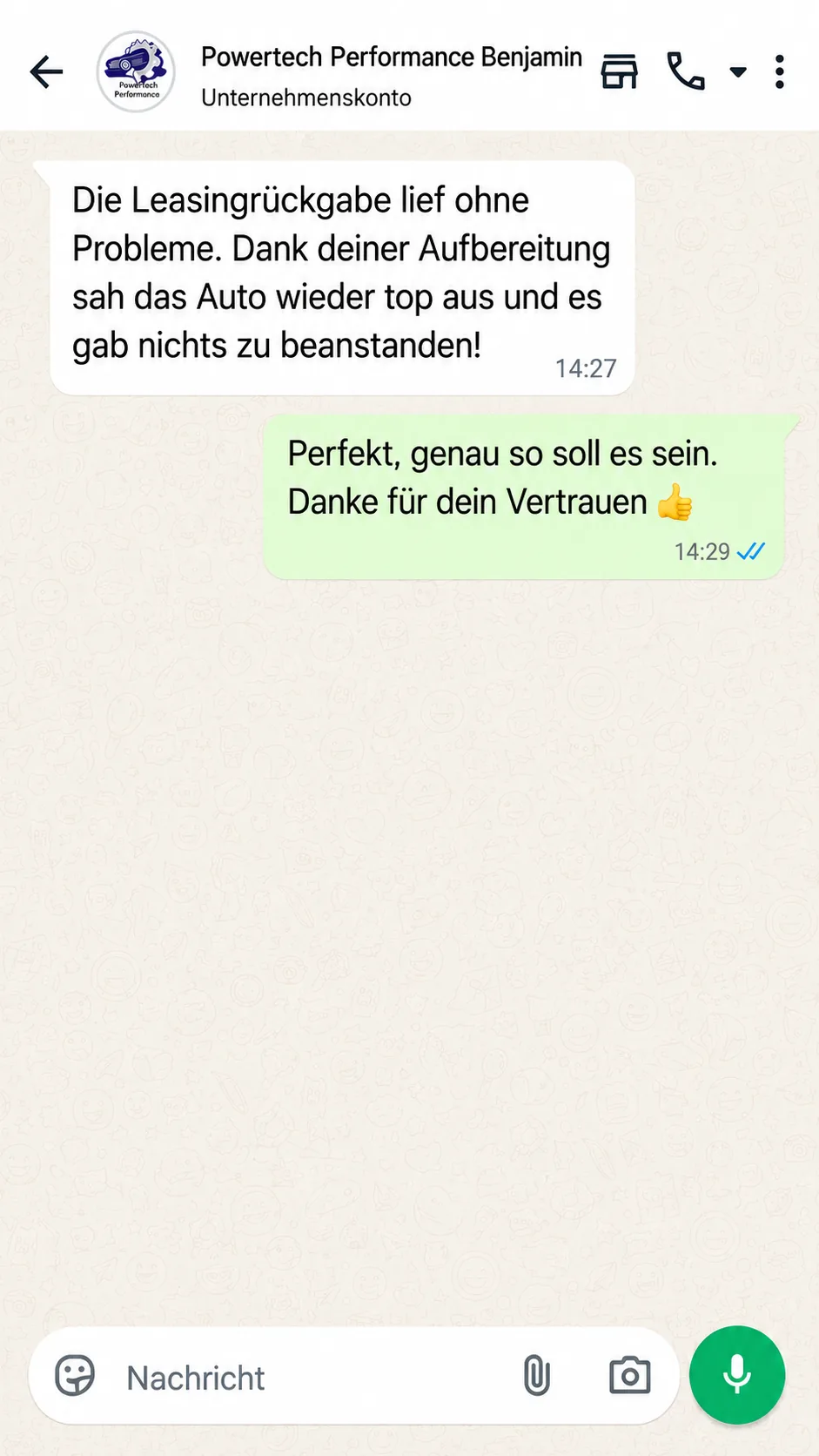Chatverlauf mit Kundenfeedback zur Innenraumreinigung